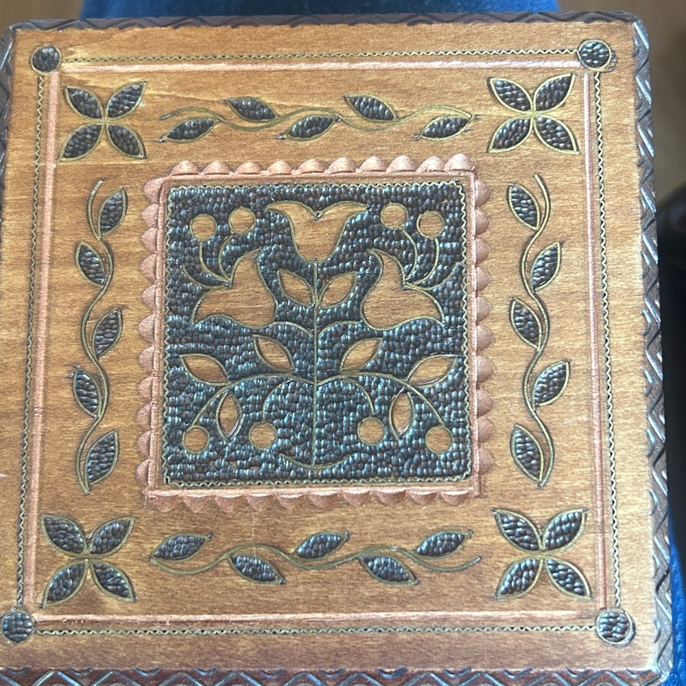 Poland Handcarved Wooden Keepsake Box - Brown Floral Inlay - Picture 6 of 8